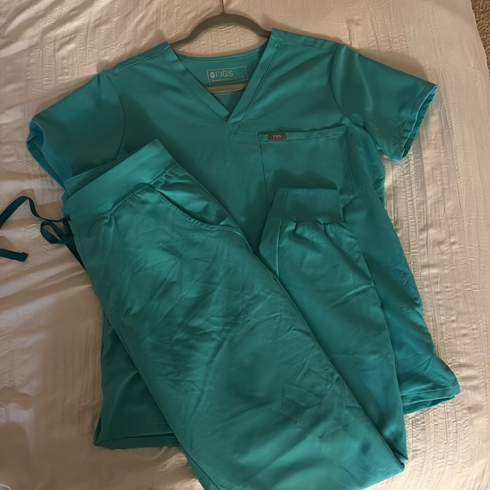 Figs scrub set small top and medium tall joggers